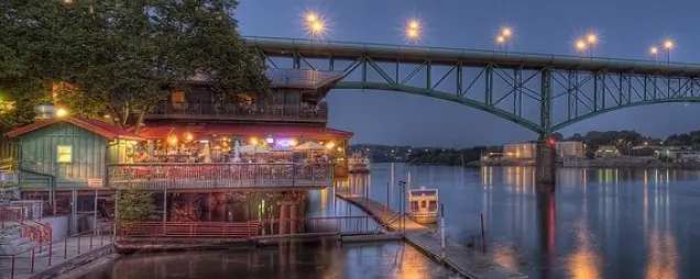 A photo of Calhoun's on the riverfront.